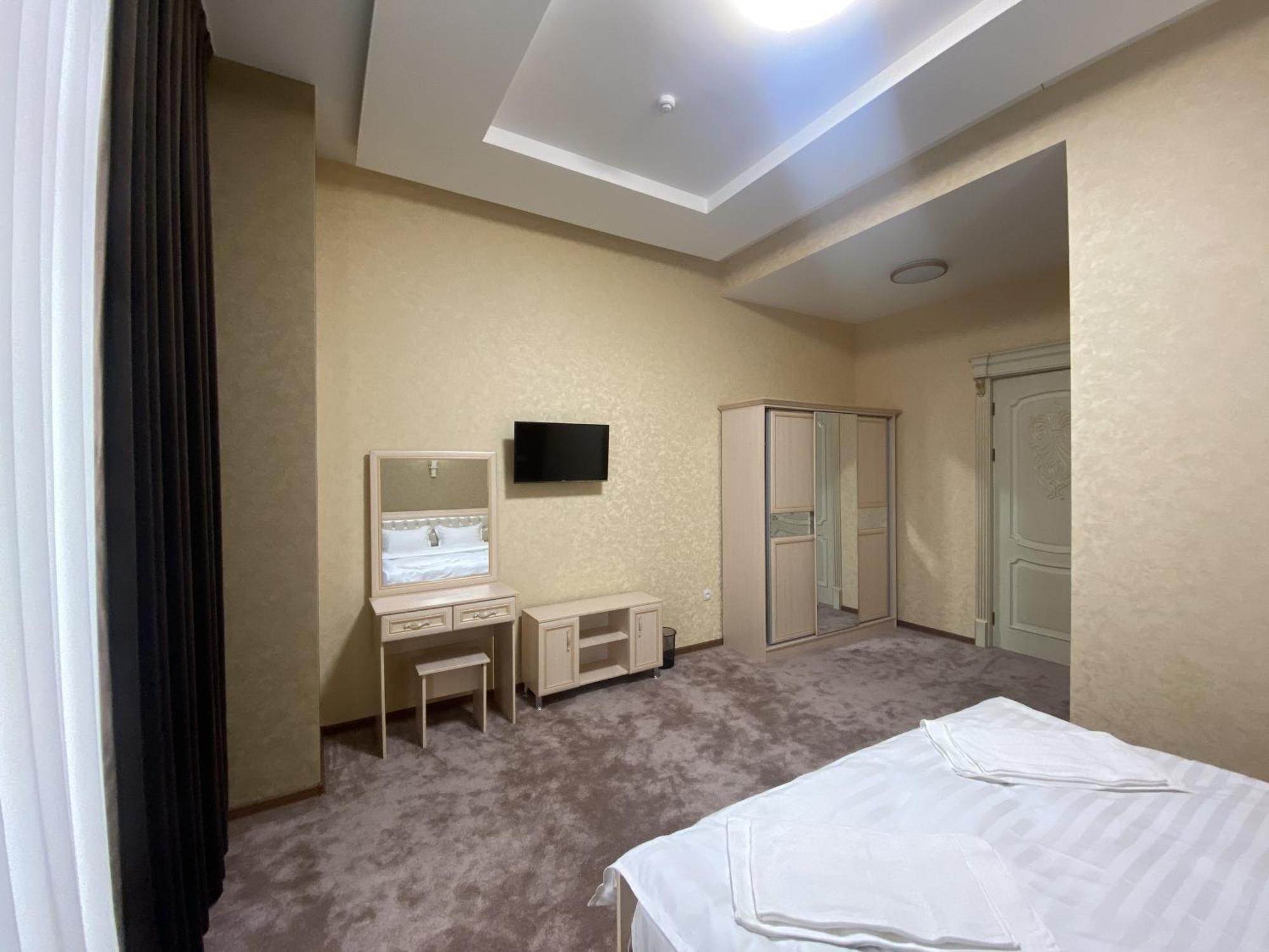 Grand Karavan Hotel Tasken Kültér fotó